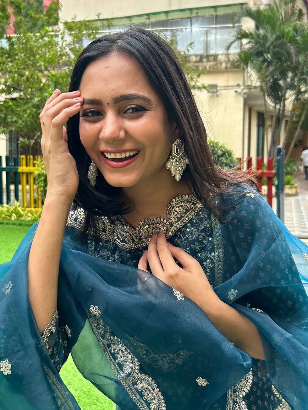 Nooré Embroidered Muslin Kurta Set