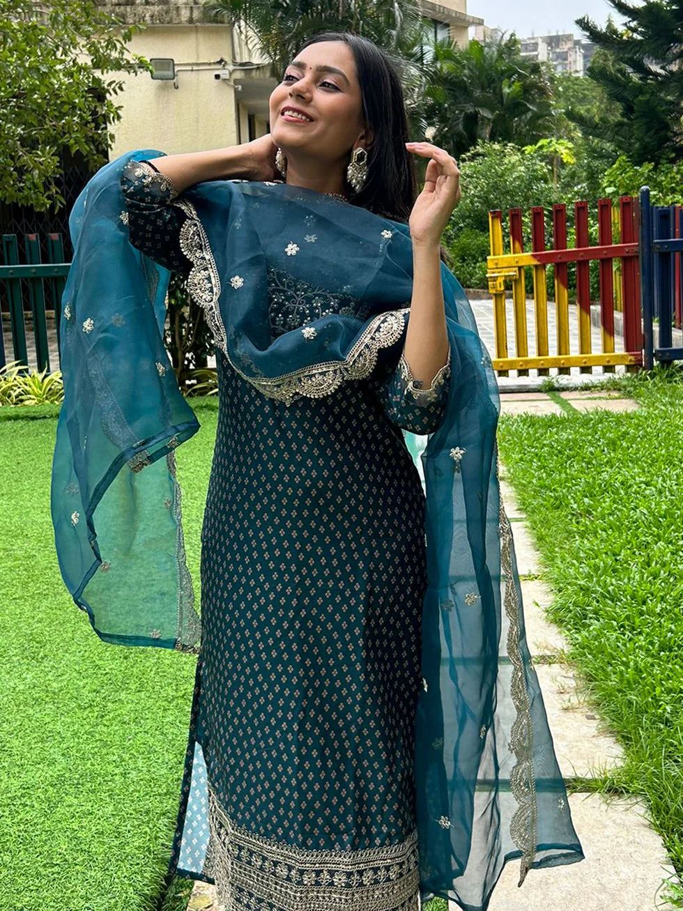 Nooré Embroidered Muslin Kurta Set