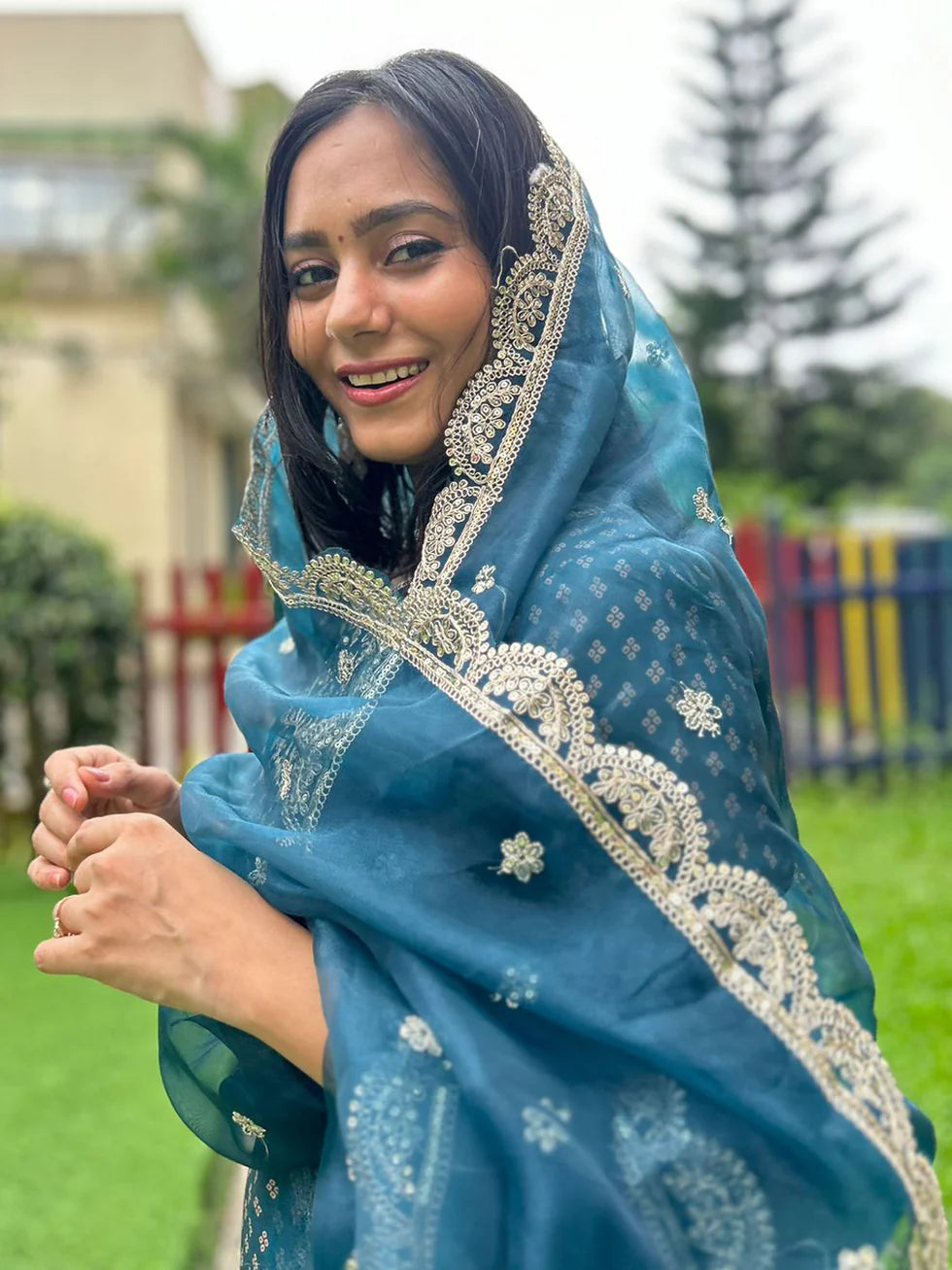 Nooré Embroidered Muslin Kurta Set