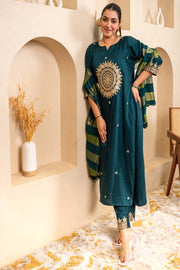 Nayra Embroidered Kurta Set