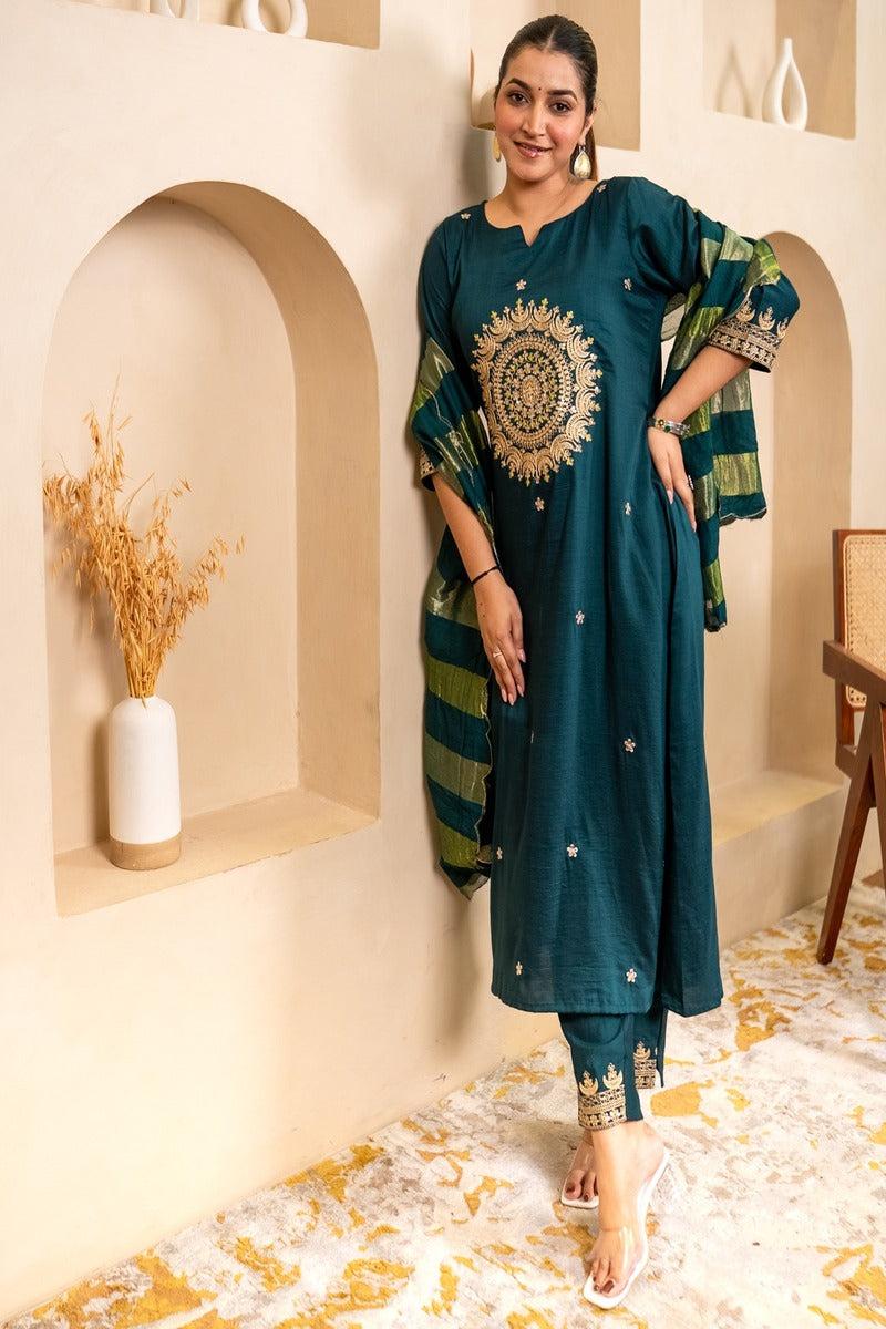 Nayra Embroidered Kurta Set