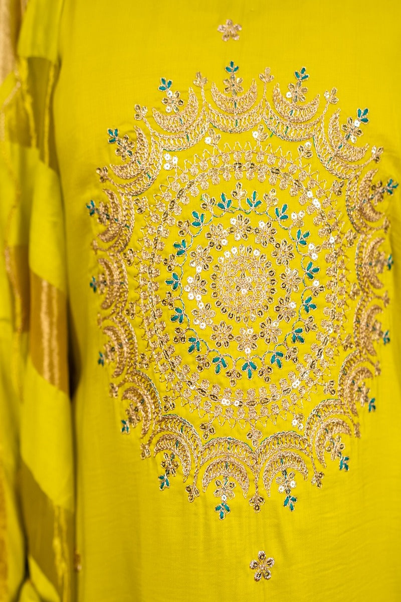 Nayra Embroidered Kurta Set