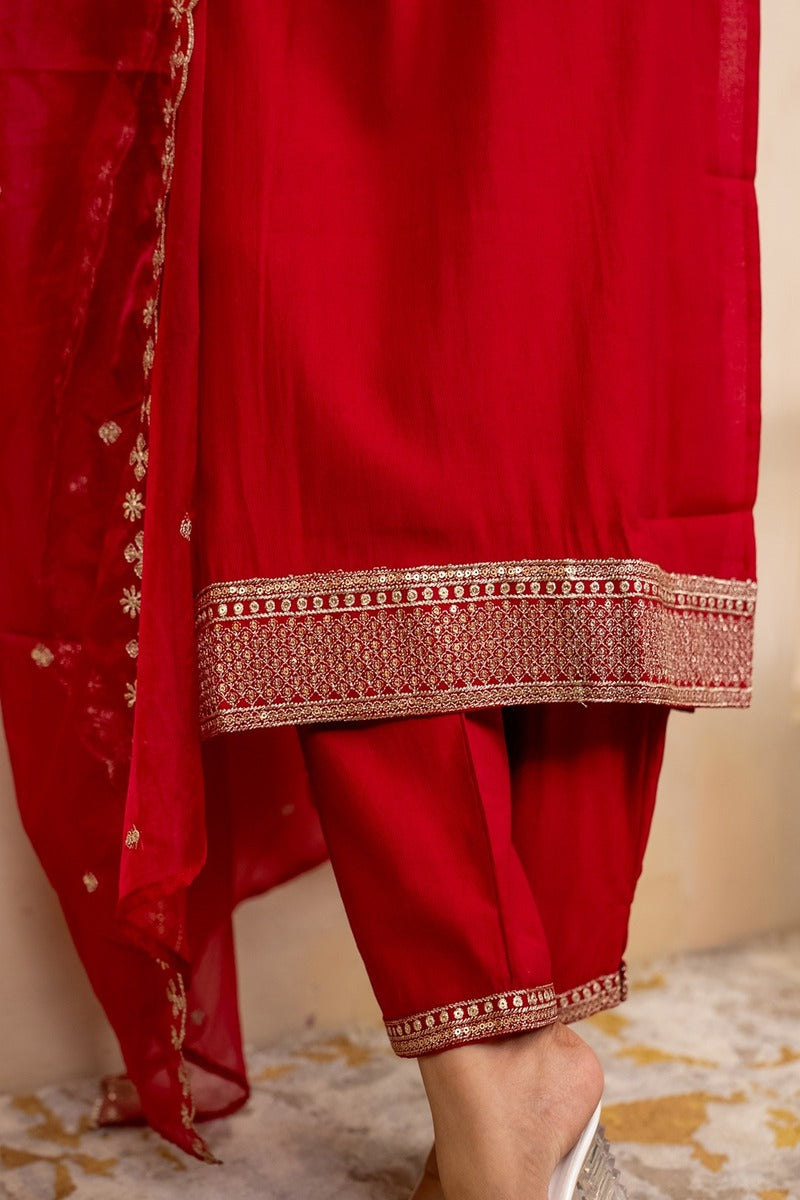 Zariya Embroidered Kurta Set