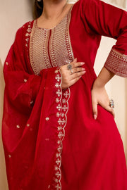 Zariya Embroidered Kurta Set