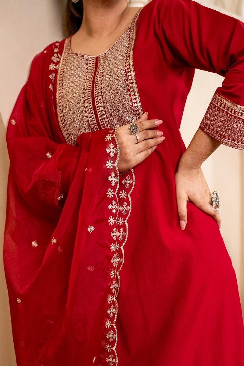 Zariya Embroidered Kurta Set