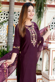 Aadhira Embroidered Kurta Set