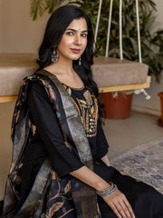 Gulbahar Black Embroidered Kurti with Dupatta