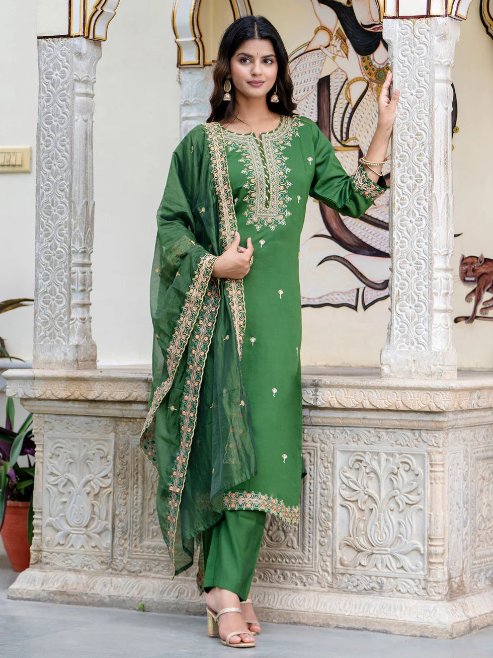 Floral Embroidered Silk Round_Neck Kurta Trouser & Dupatta Set